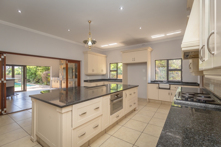 To Let 6 Bedroom Property for Rent in The Coves North West